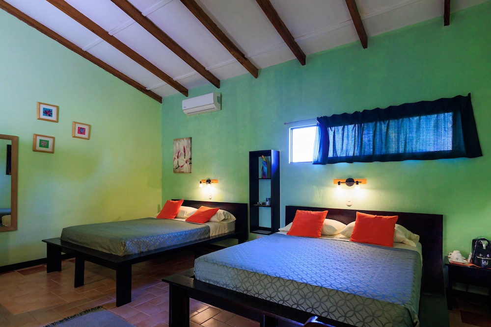 hotel la casa de las flores cahuita