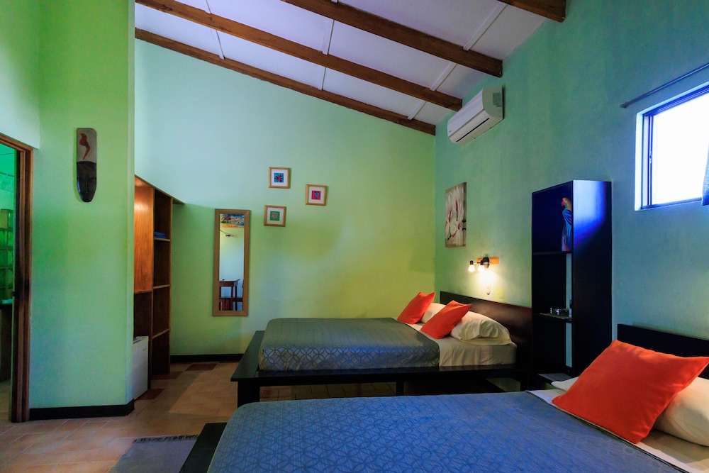 hotel la casa de las flores cahuita