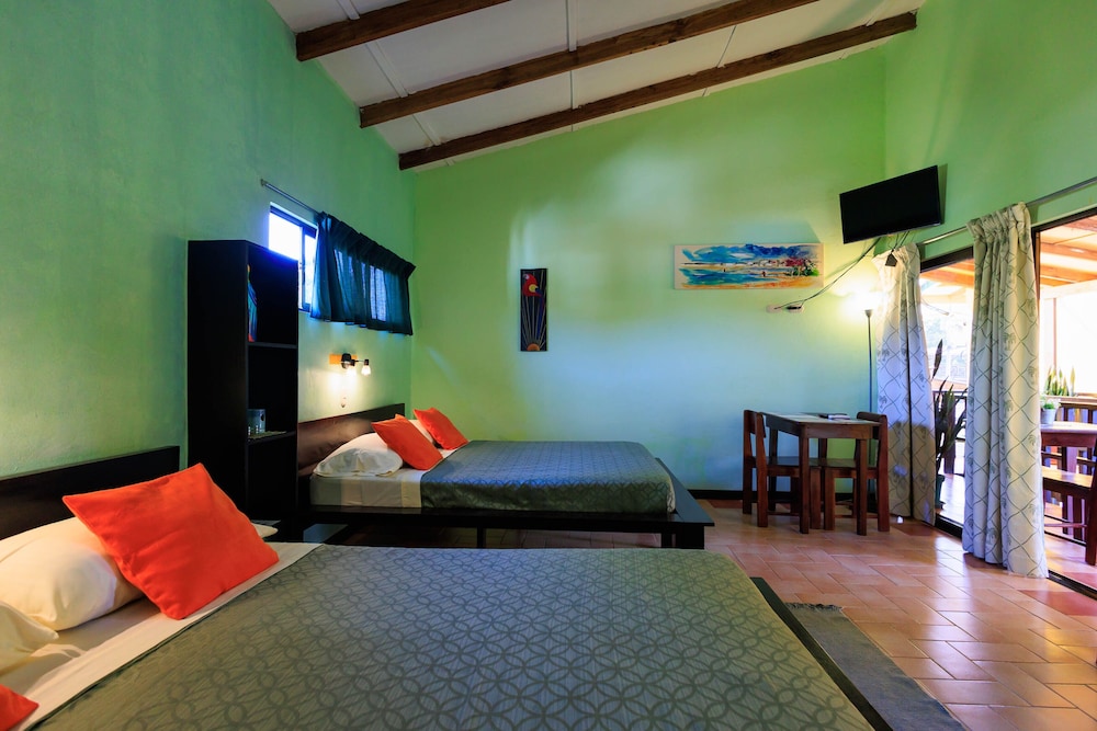 hotel la casa de las flores cahuita