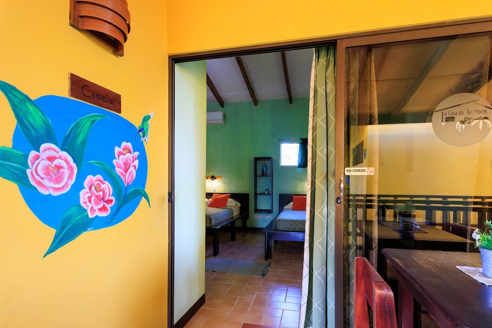 hotel la casa de las flores cahuita