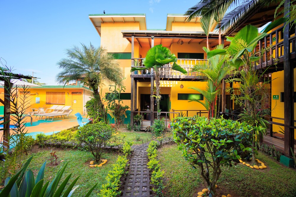 hotel la casa de las flores cahuita