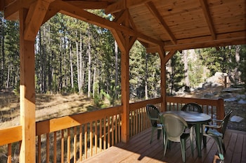rock crest lodge and cabins