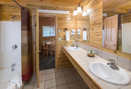rock crest lodge and cabins
