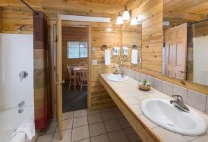 rock crest lodge and cabins