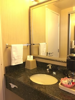 royal pacific motor inn