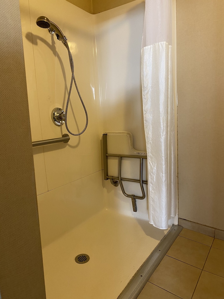 royal pacific motor inn