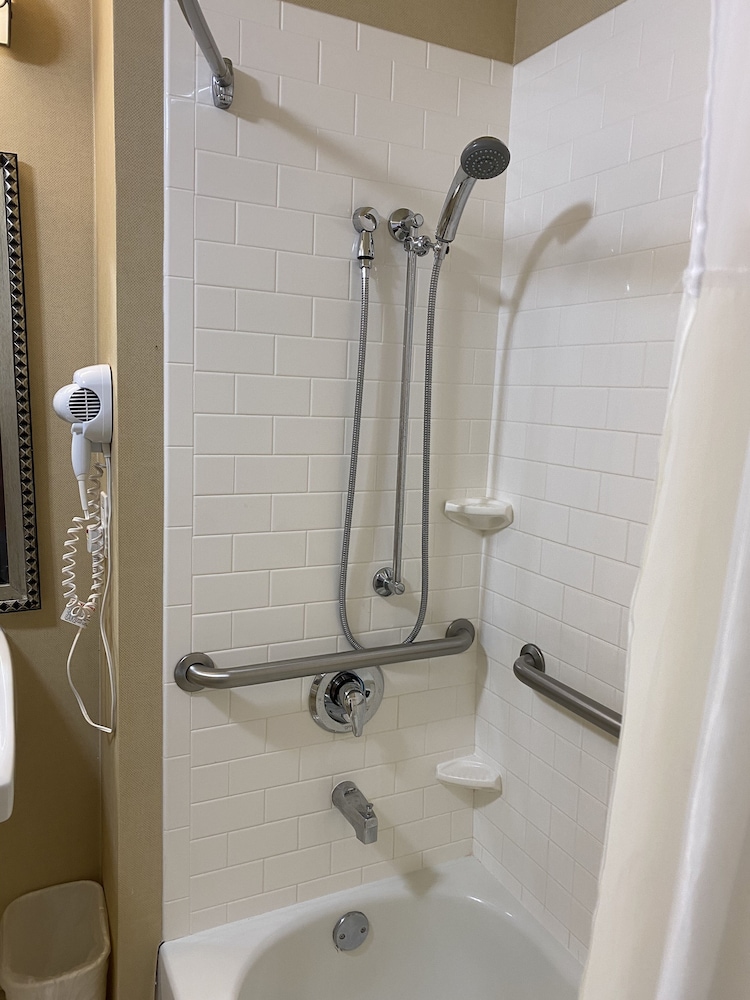 royal pacific motor inn