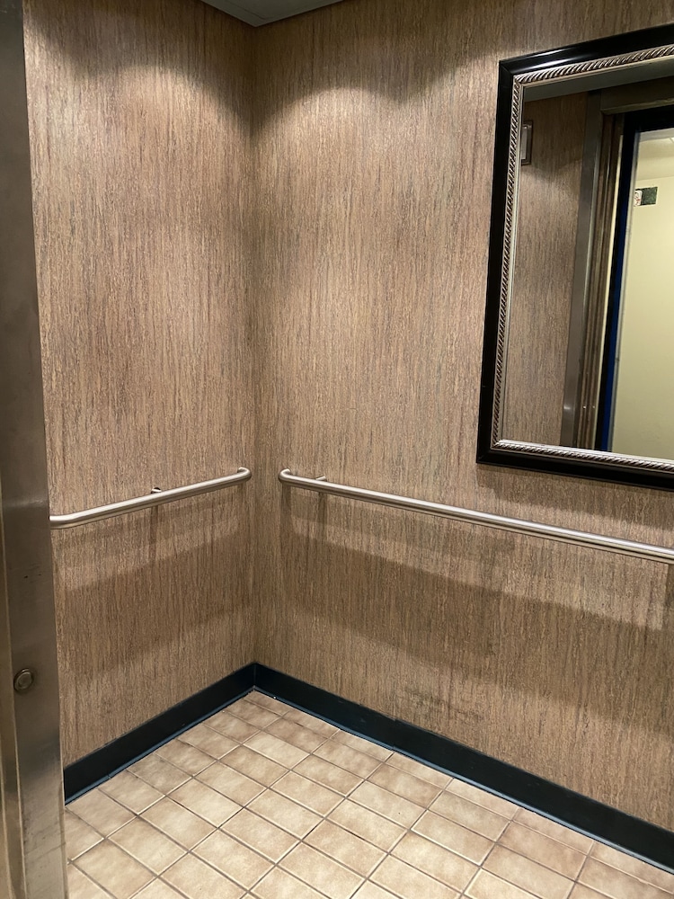 royal pacific motor inn