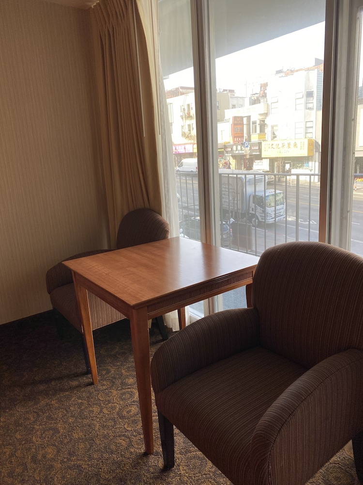 royal pacific motor inn