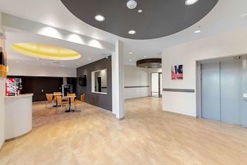 studio 6 austin tx airport