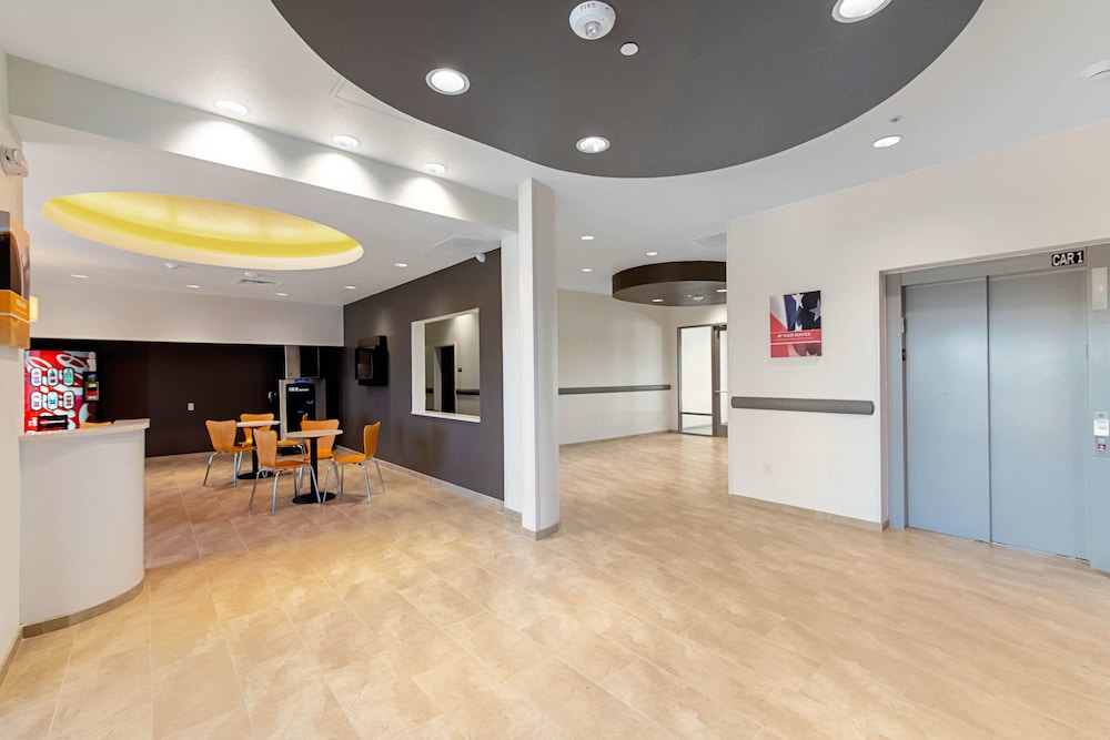 studio 6 austin tx airport