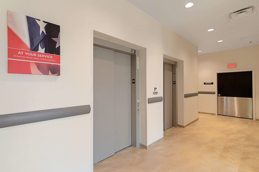 studio 6 austin tx airport