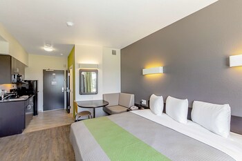 studio 6 austin tx airport