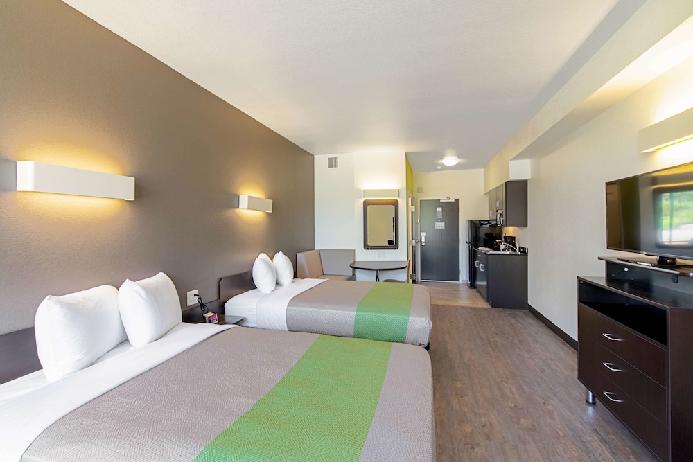 studio 6 austin tx airport