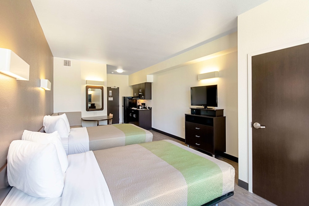 studio 6 austin tx airport