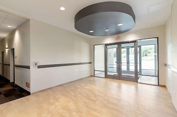 studio 6 austin tx airport