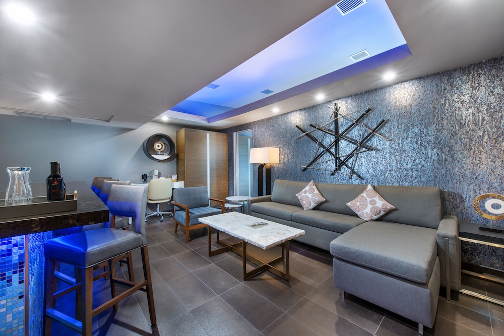 shade hotel