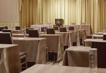 sheraton commander hotel