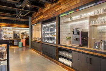 moxy cork