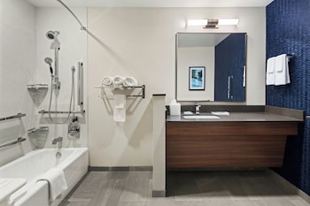 fairfield inn and suites by marriott cedar rapids north