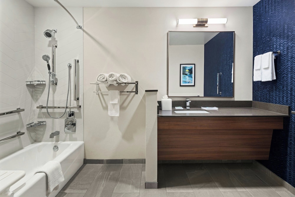 fairfield inn and suites by marriott cedar rapids north