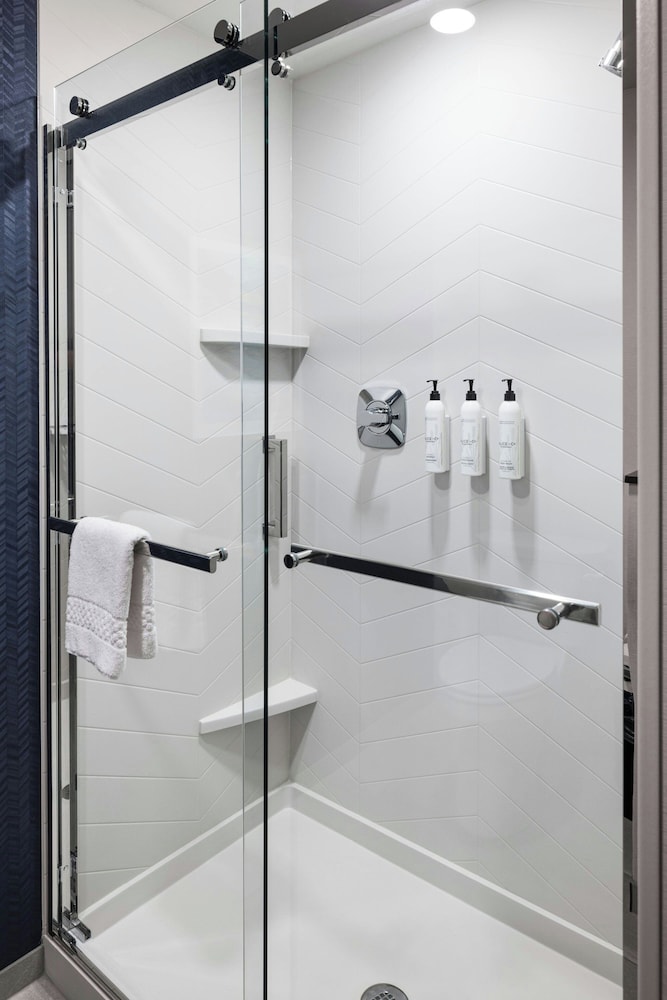 fairfield inn and suites by marriott cedar rapids north