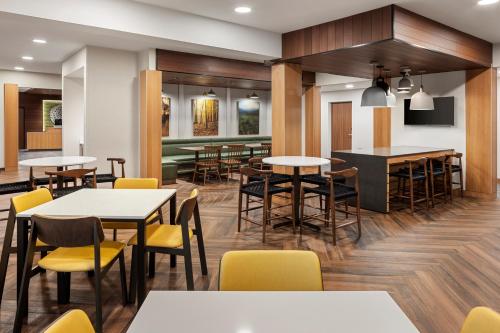 fairfield inn and suites by marriott cedar rapids north