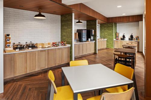 fairfield inn and suites by marriott cedar rapids north