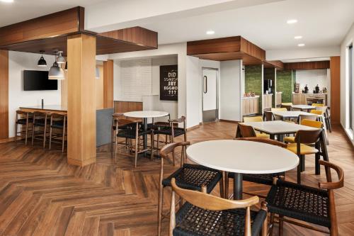 fairfield inn and suites by marriott cedar rapids north