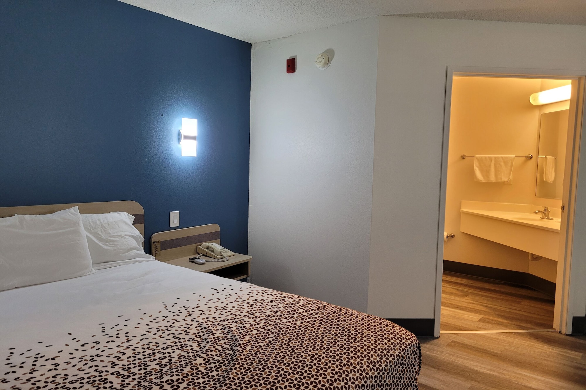 modern stay 39 lakeview by oyo minonk garden