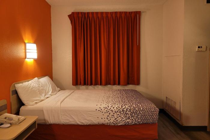 modern stay 39 lakeview by oyo minonk garden