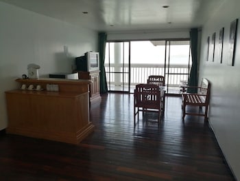 jansom beach resort ranong