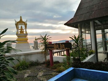 jansom beach resort ranong