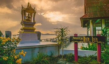 jansom beach resort ranong