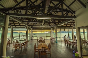 jansom beach resort ranong