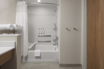 fairfield by marriott inn and suites cincinnati oakley