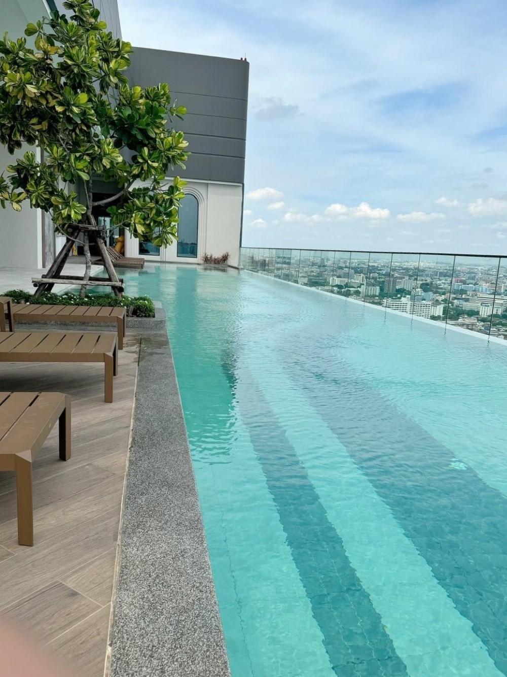 the quarter ratchayothin by uhg