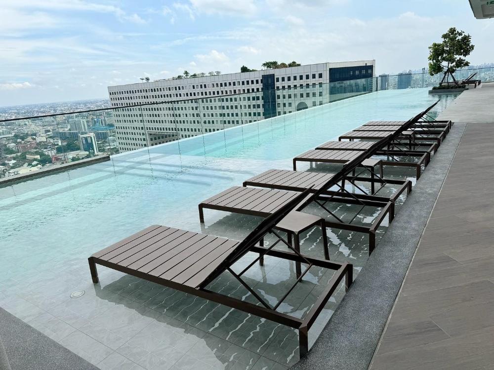 the quarter ratchayothin by uhg