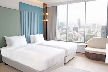 the quarter ratchayothin by uhg