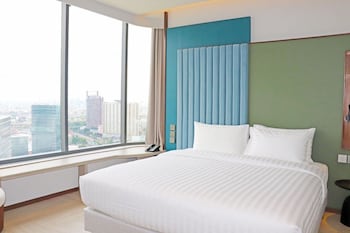 the quarter ratchayothin by uhg