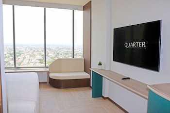 the quarter ratchayothin by uhg