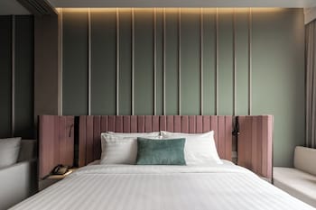 the quarter ratchayothin by uhg