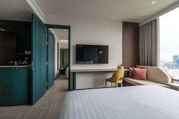 the quarter ratchayothin by uhg