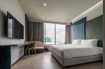 the quarter ratchayothin by uhg