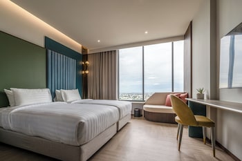 the quarter ratchayothin by uhg