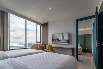 the quarter ratchayothin by uhg