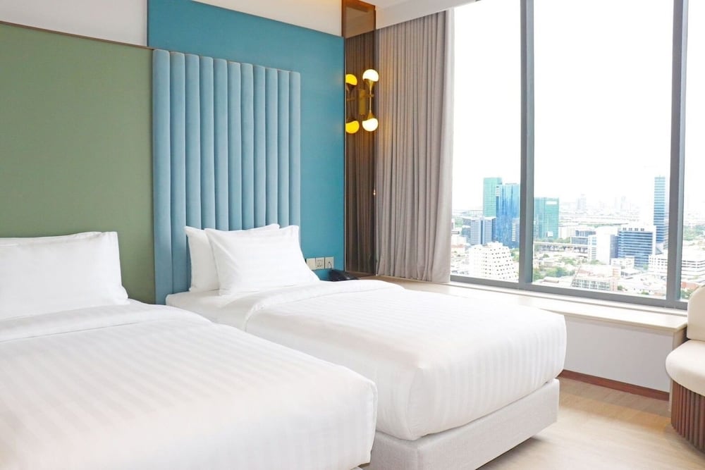 the quarter ratchayothin by uhg