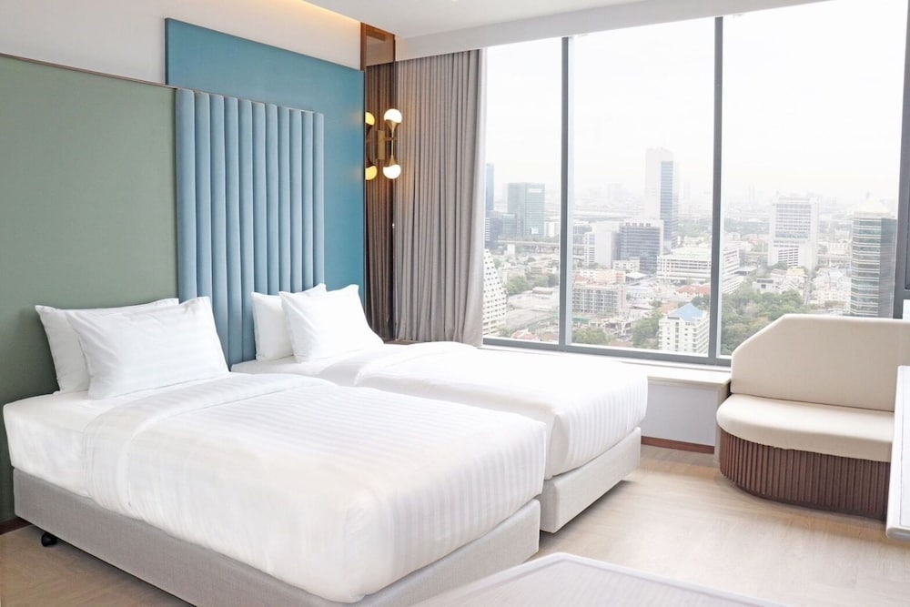 the quarter ratchayothin by uhg