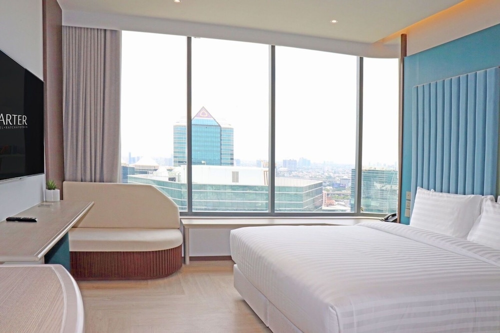 the quarter ratchayothin by uhg