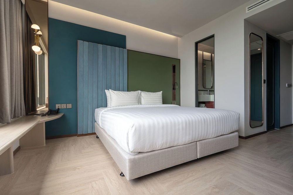 the quarter ratchayothin by uhg